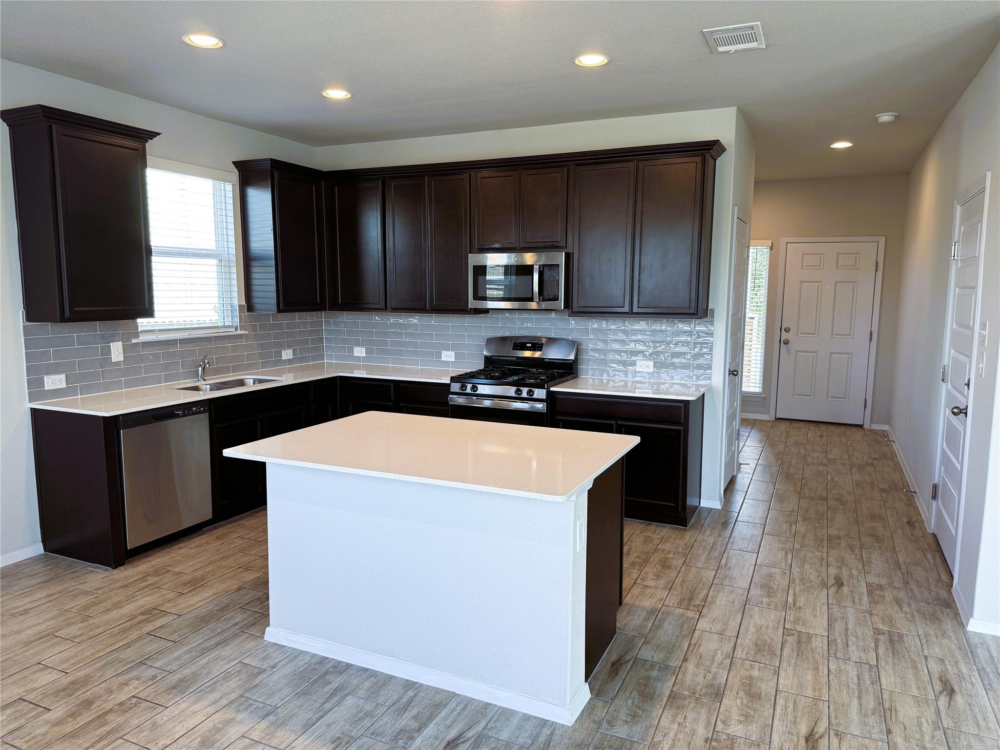 106 Crooked Trail Trl Property Photo 12