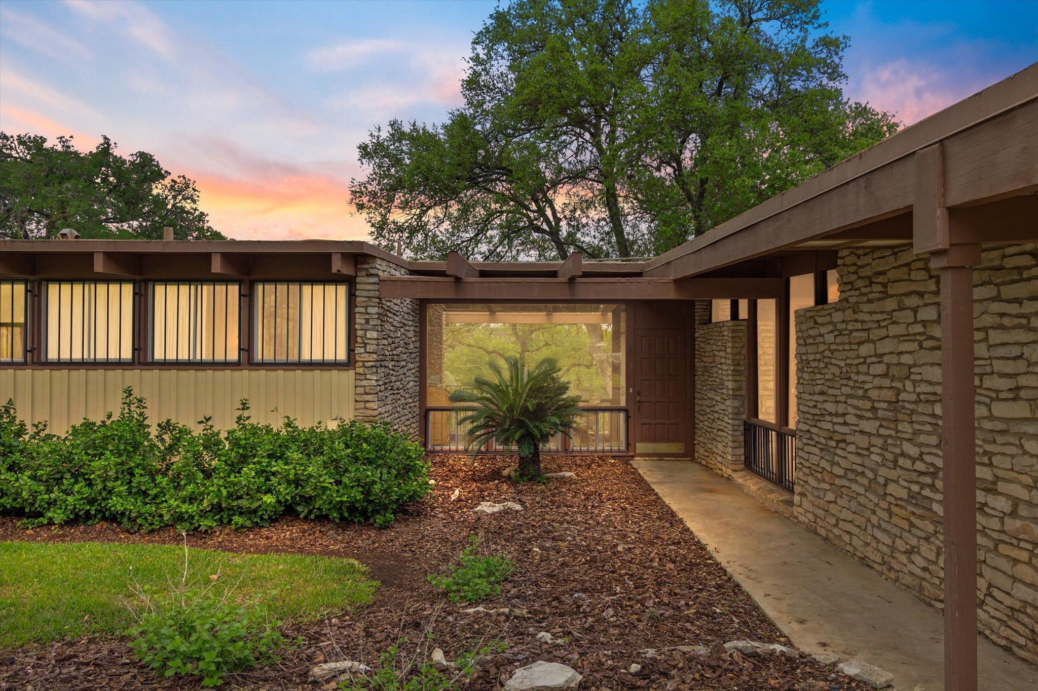 103 Chula Vista ST Property Photo 1