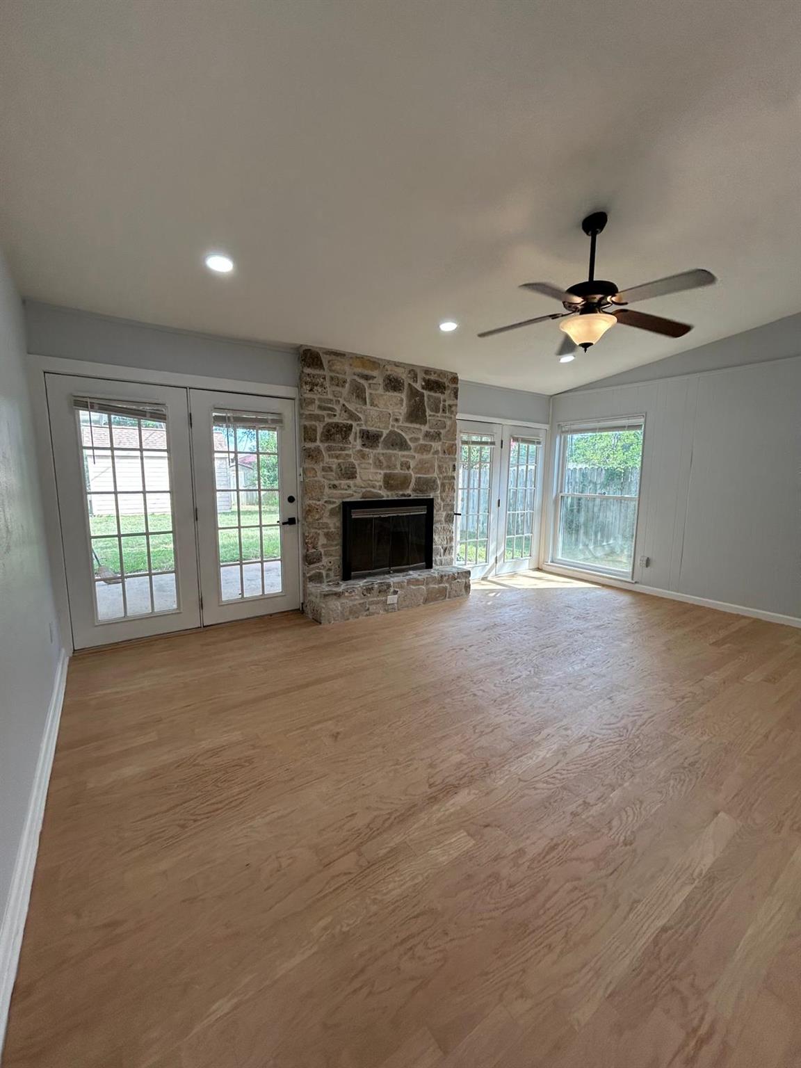 11803 Charing Cross Rd Property Photo 4