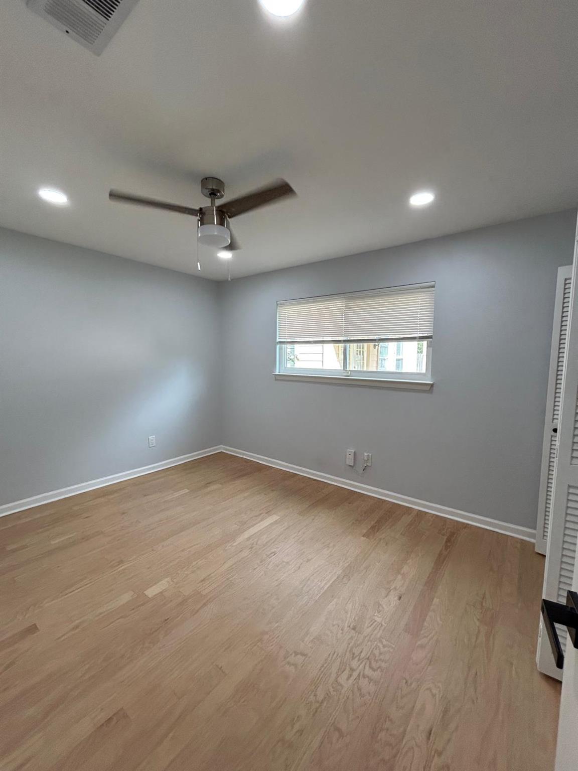 11803 Charing Cross Rd Property Photo 9