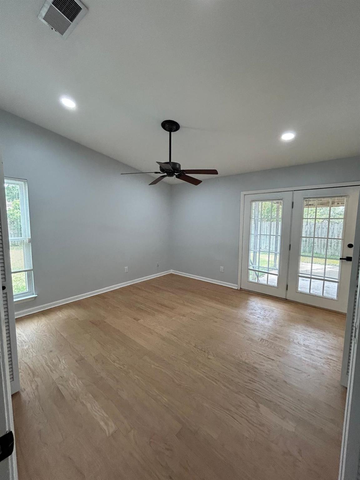 11803 Charing Cross Rd Property Photo 10