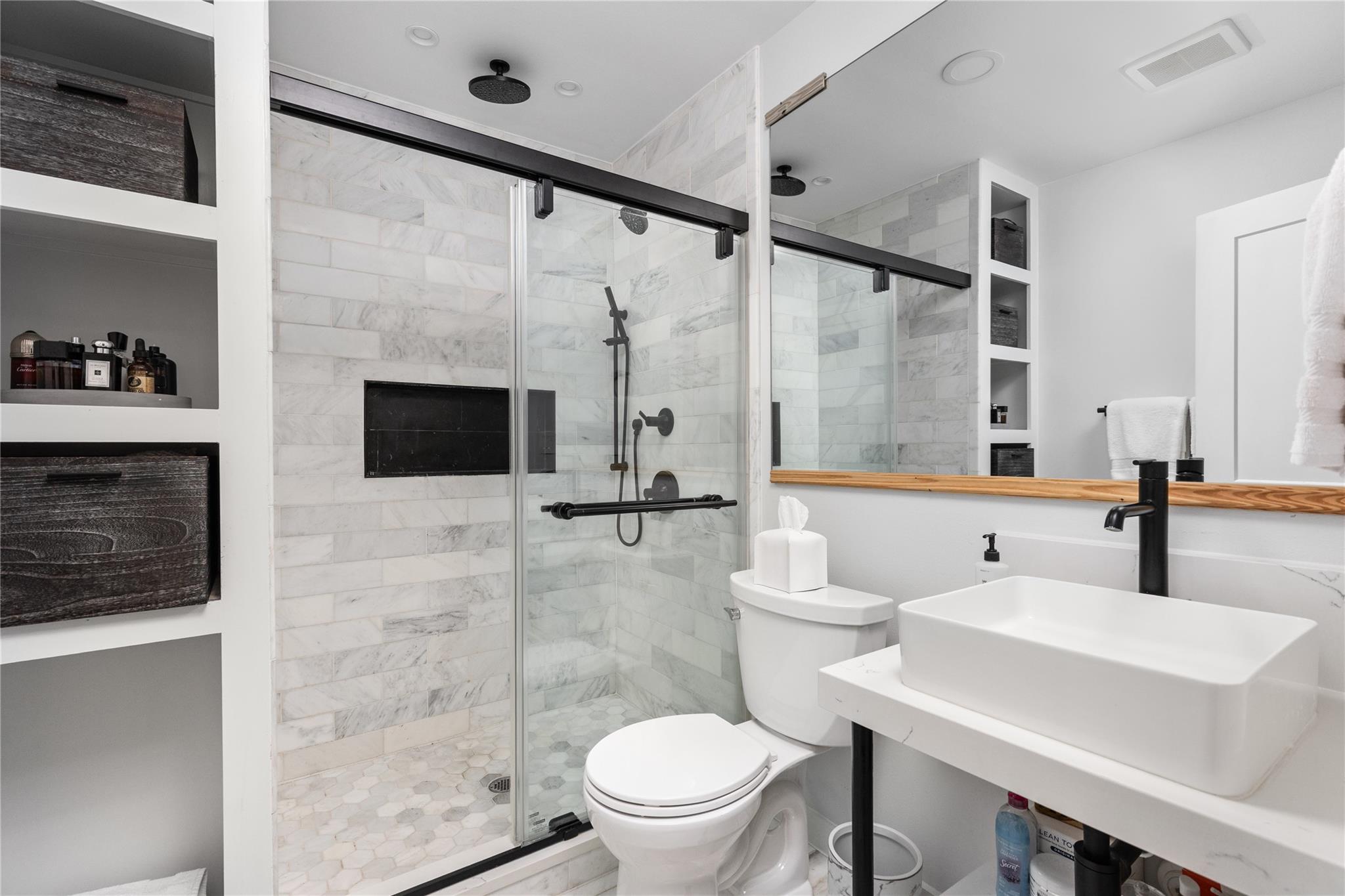 8704 Clarewood Dr Property Photo 7