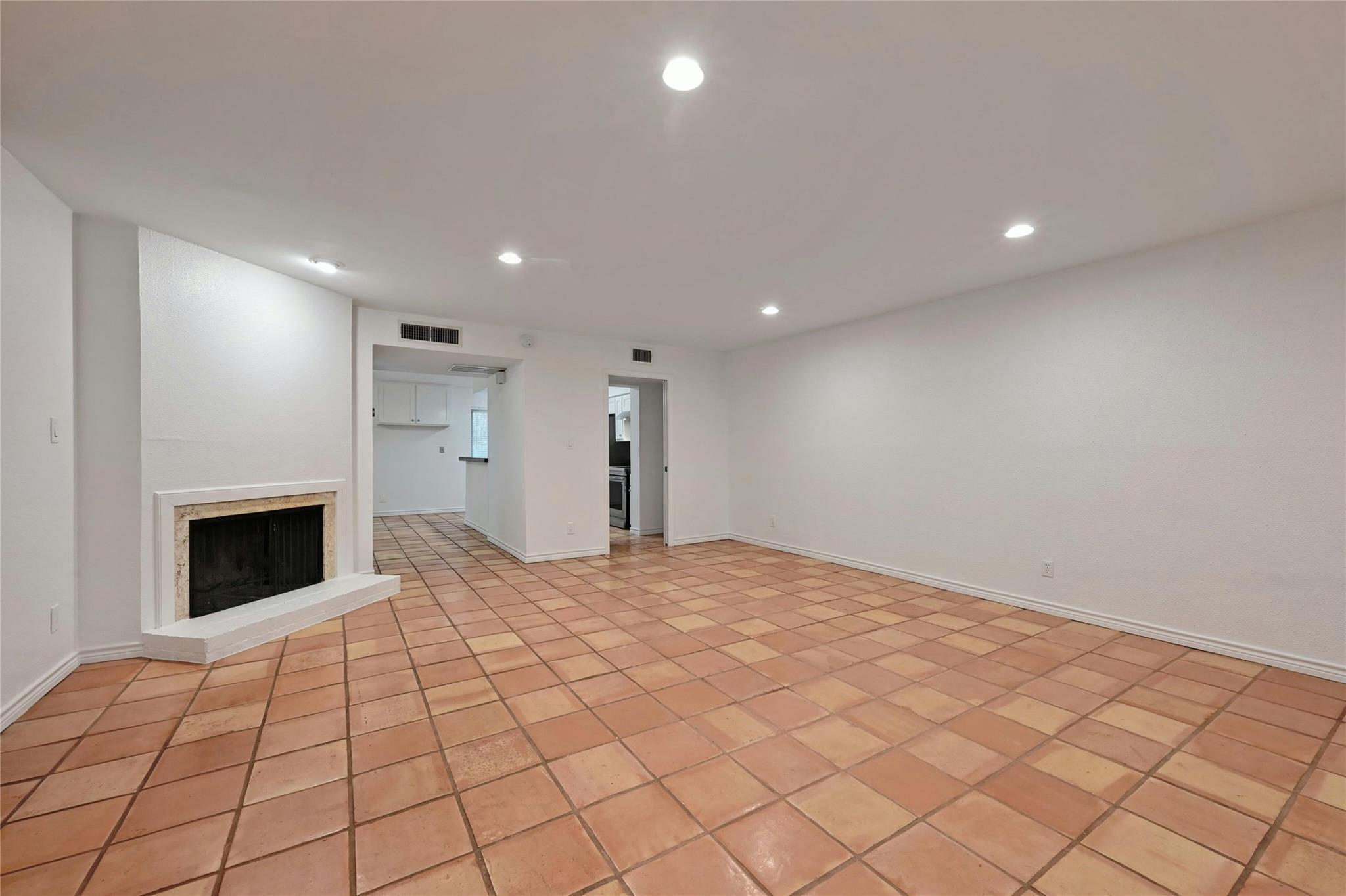 6637 Valleyside Rd Property Photo 4