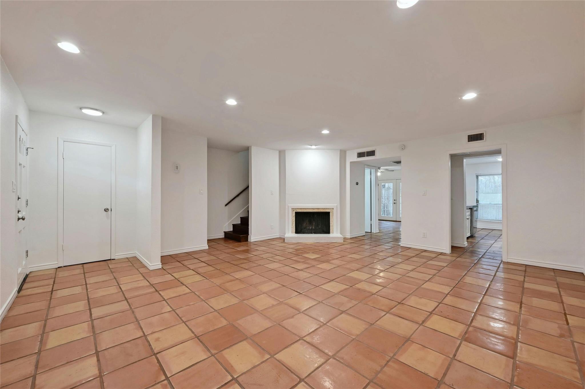 6637 Valleyside Rd Property Photo 5