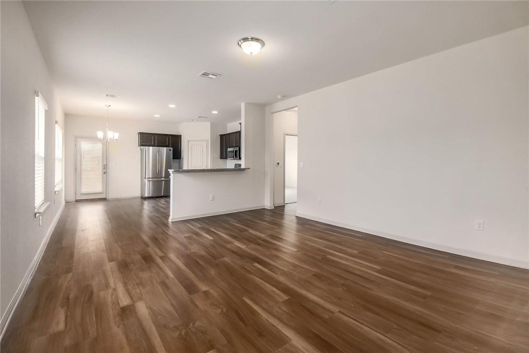 109 Kleberg Ct Property Photo 3