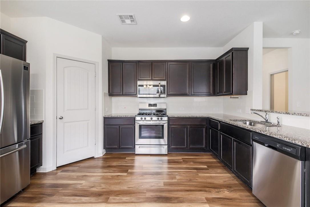 109 Kleberg Ct Property Photo 6