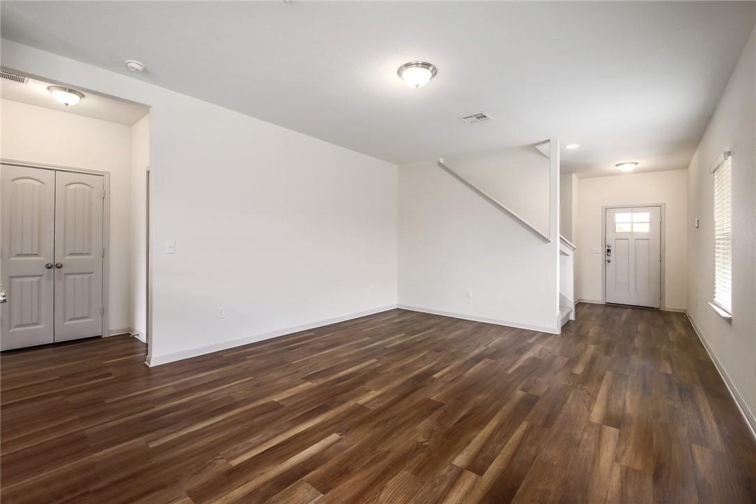 109 Kleberg Ct Property Photo 8