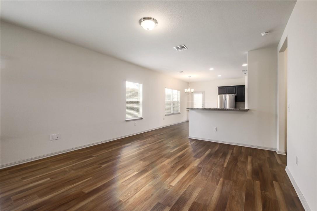 109 Kleberg Ct Property Photo 8