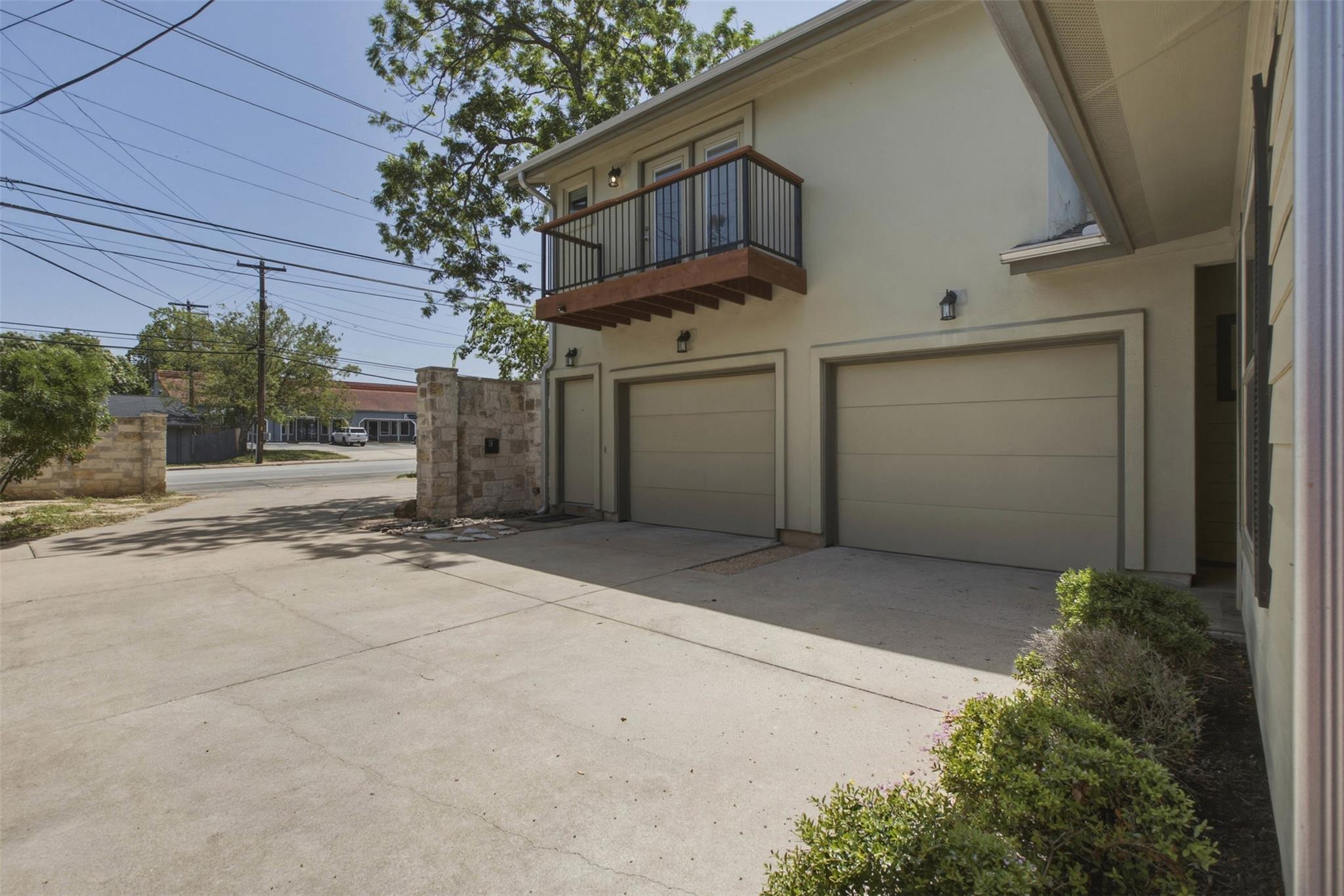 1315 W Anderson Ln #a Property Photo 3