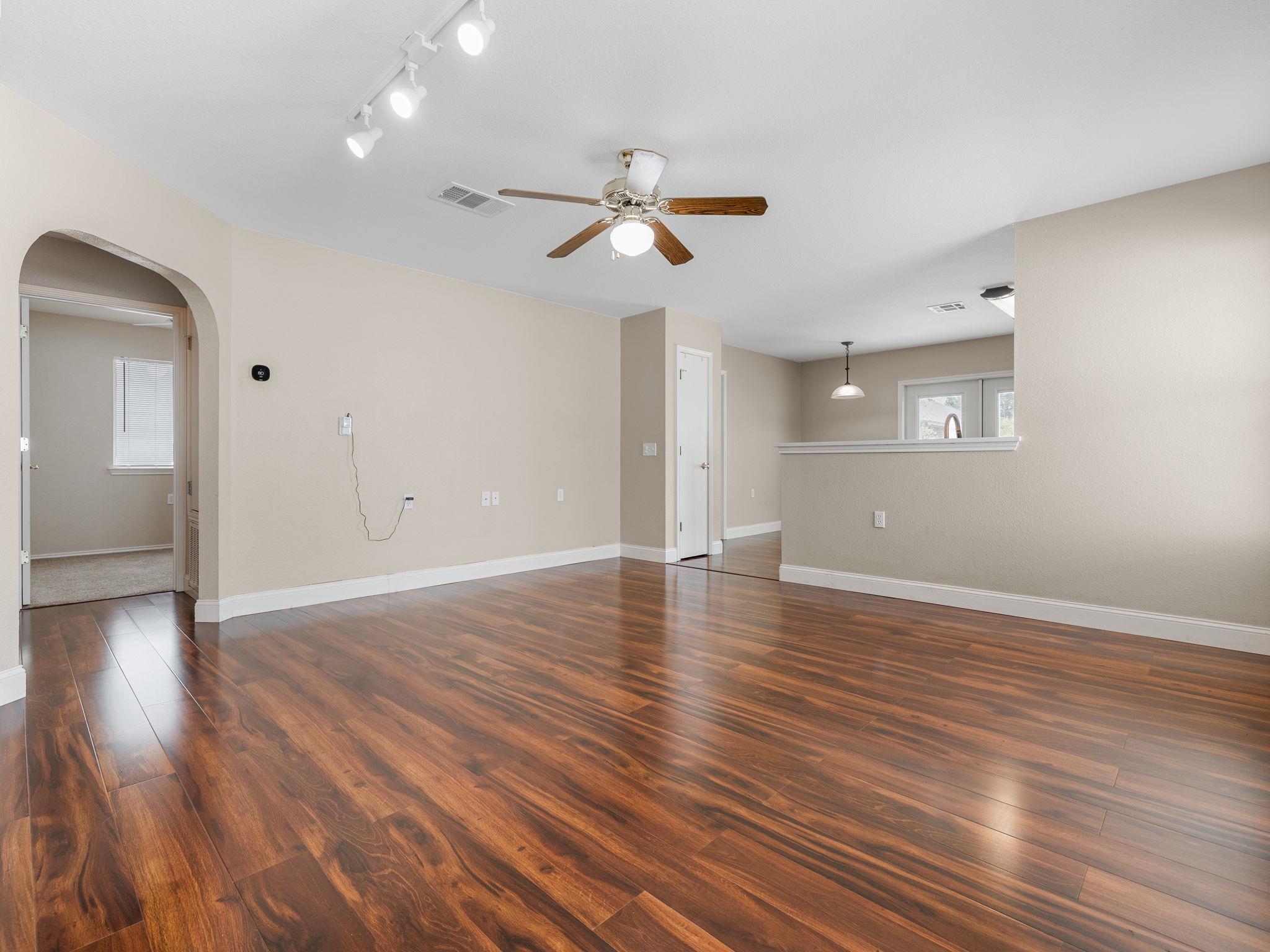 5220 Hutchinson Dr Property Photo 6