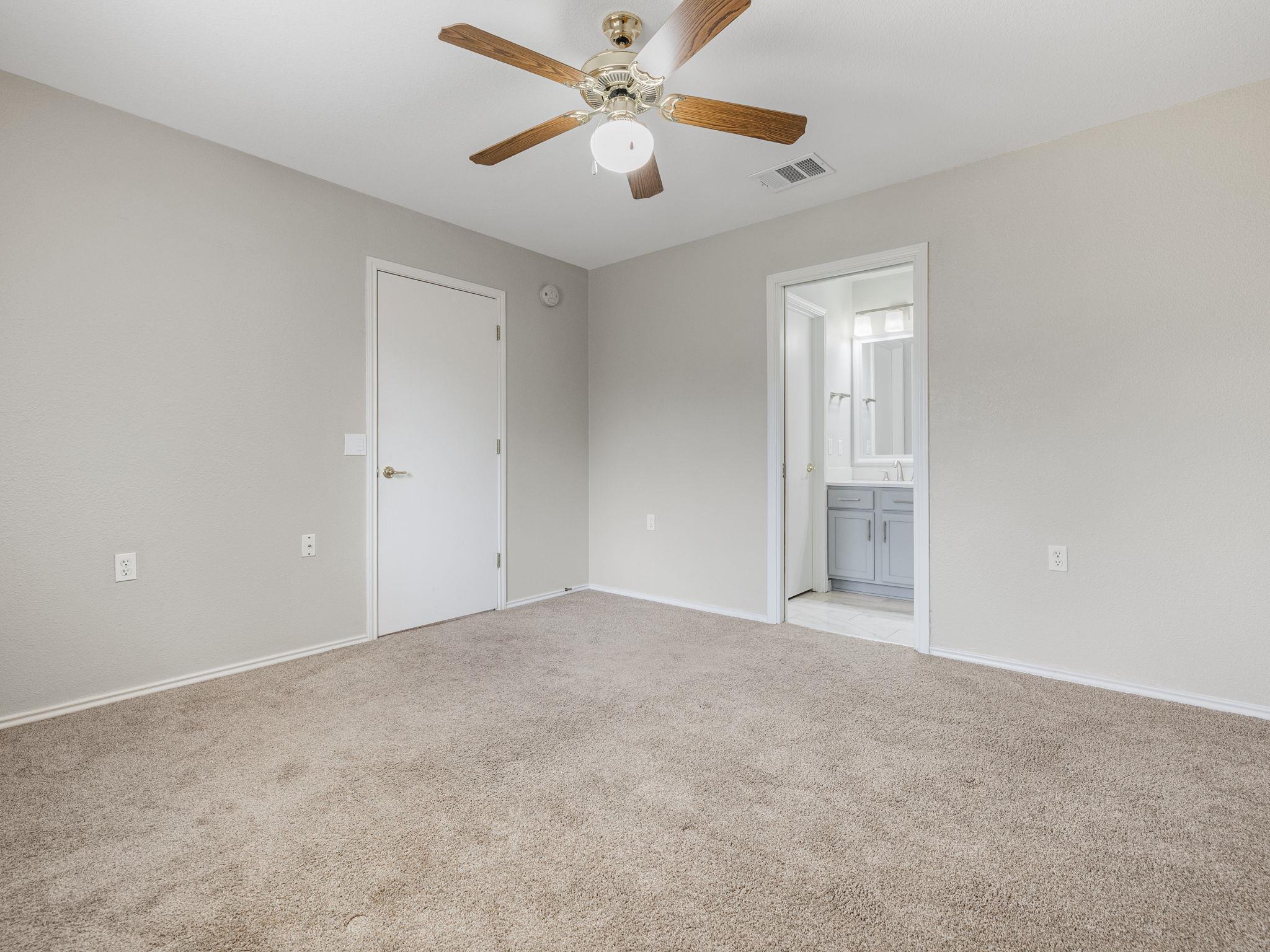 5220 Hutchinson Dr Property Photo 15