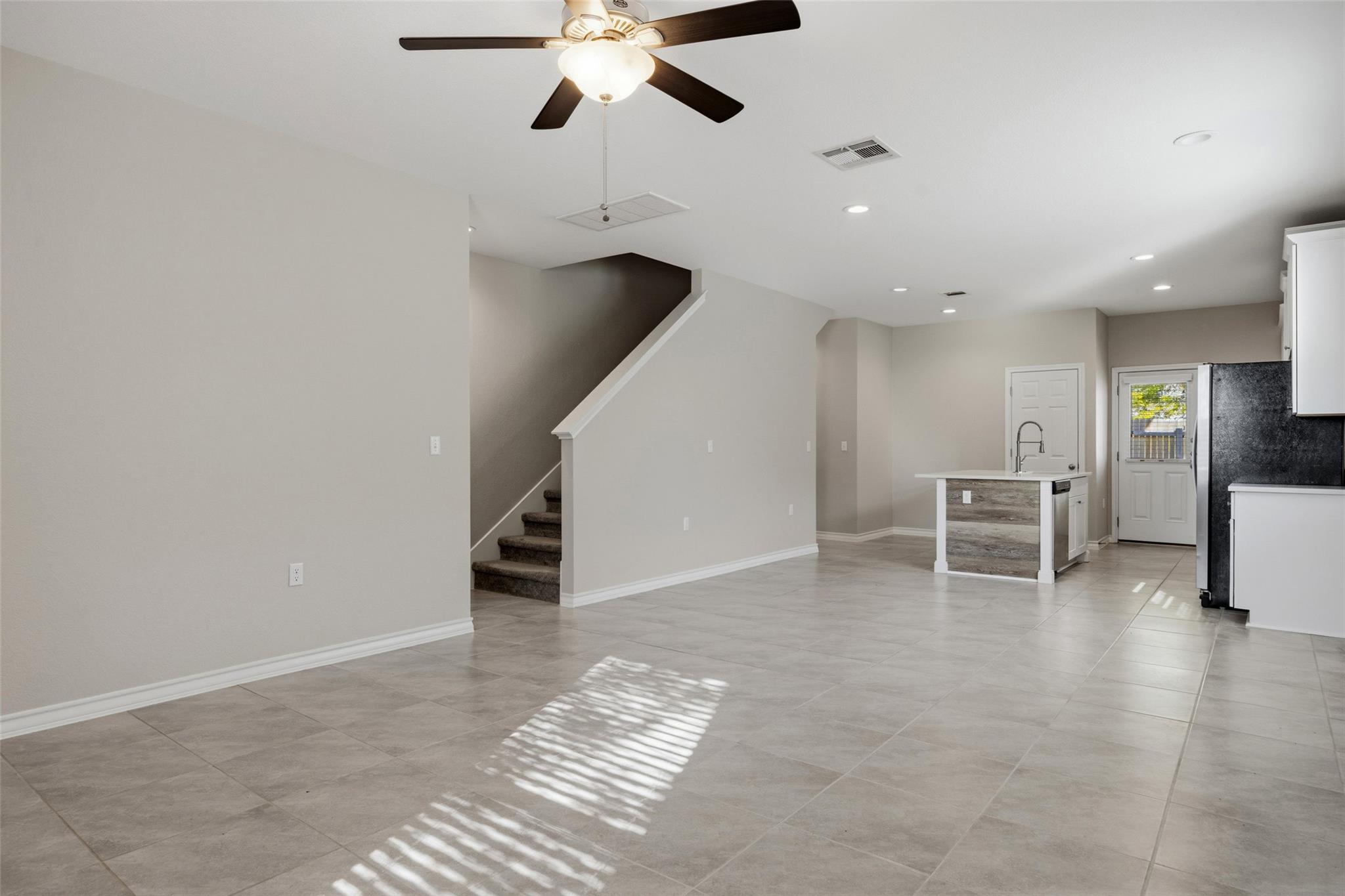 1702 Los Olivios Way Property Photo 3