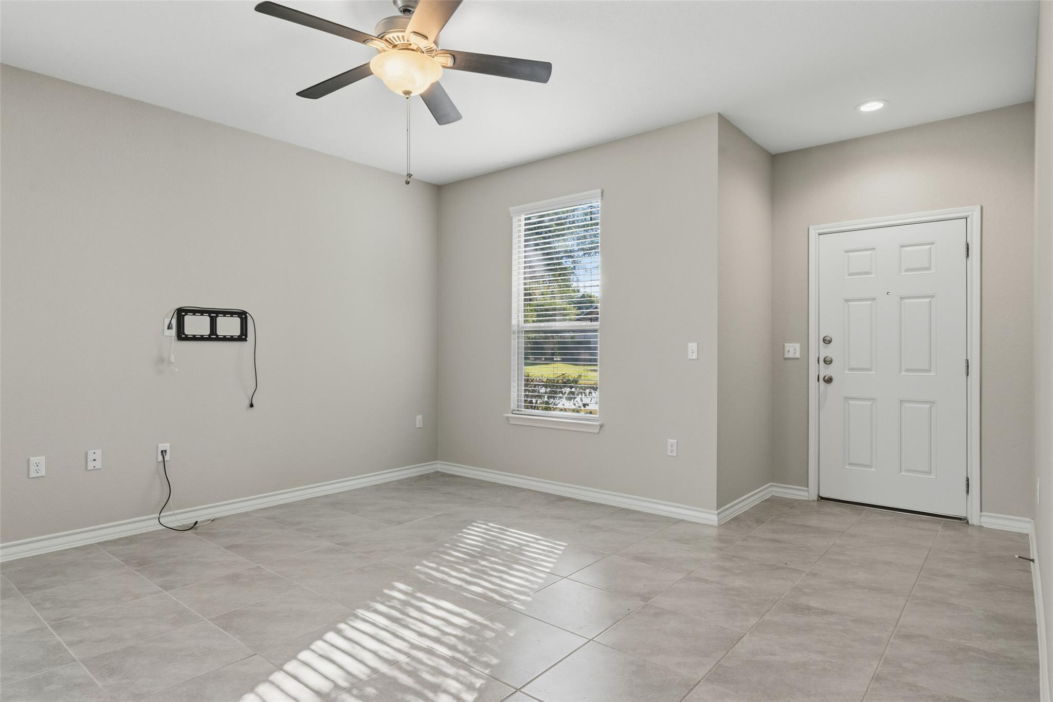 1702 Los Olivios Way Property Photo 4