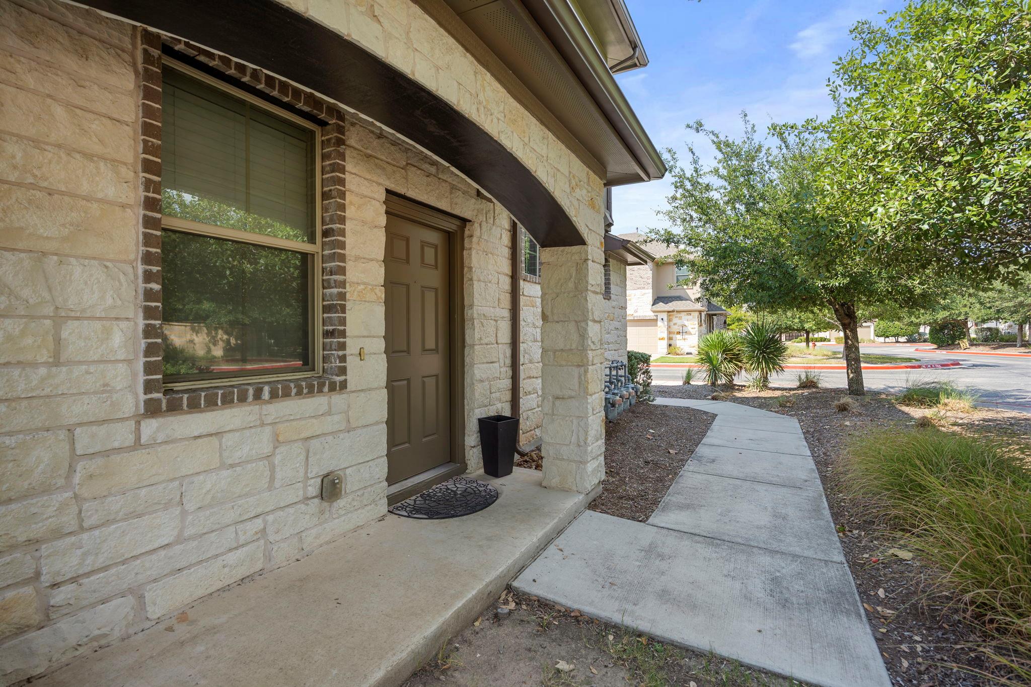 2880 Donnell Dr #101 Property Photo 2