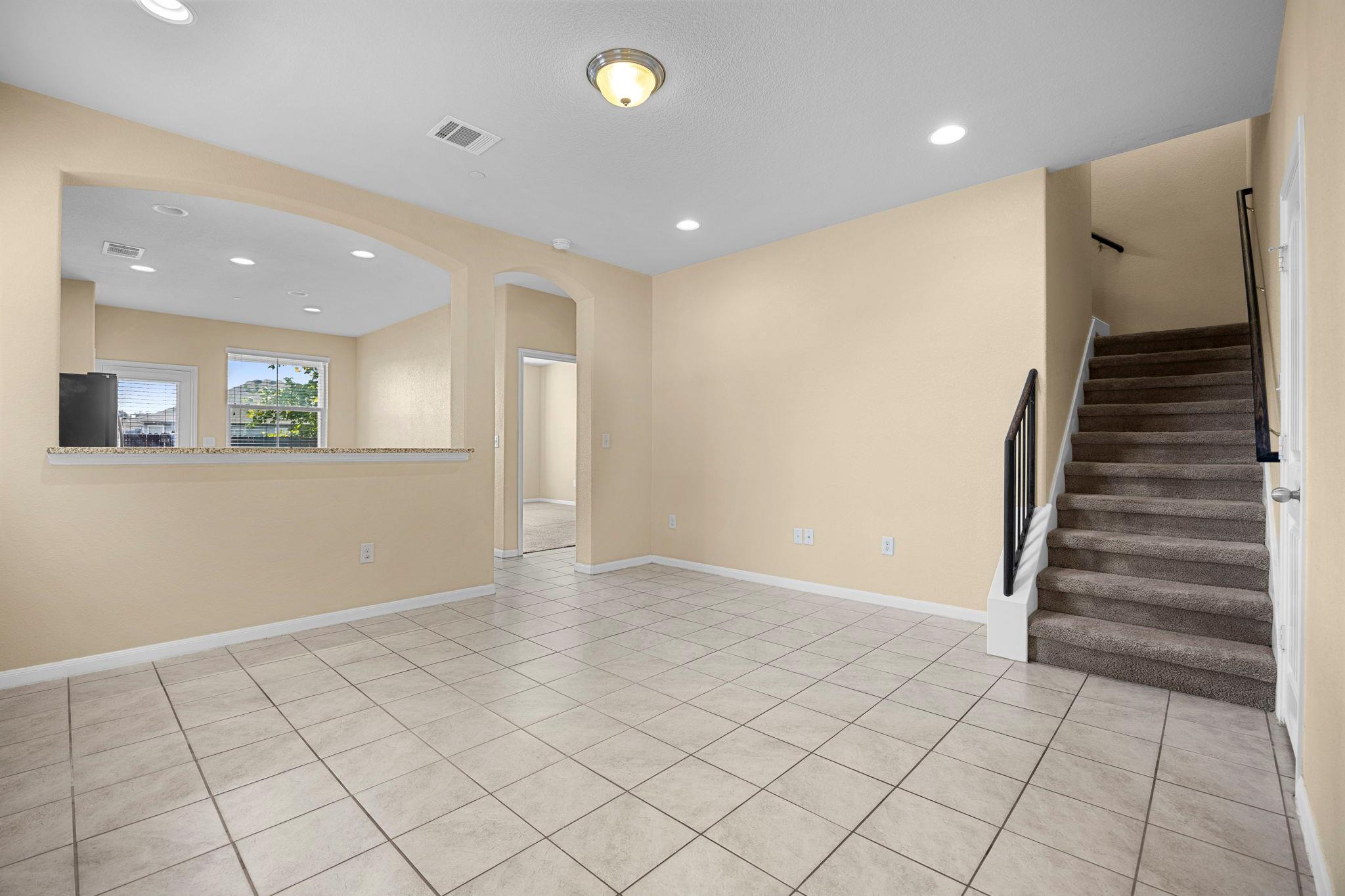2880 Donnell Dr #101 Property Photo 3