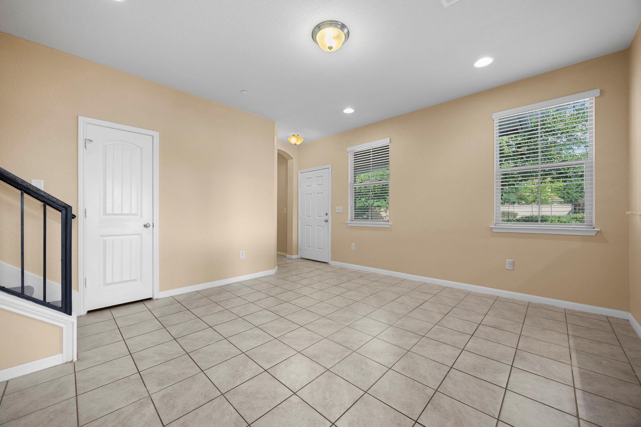 2880 Donnell Dr #101 Property Photo 5