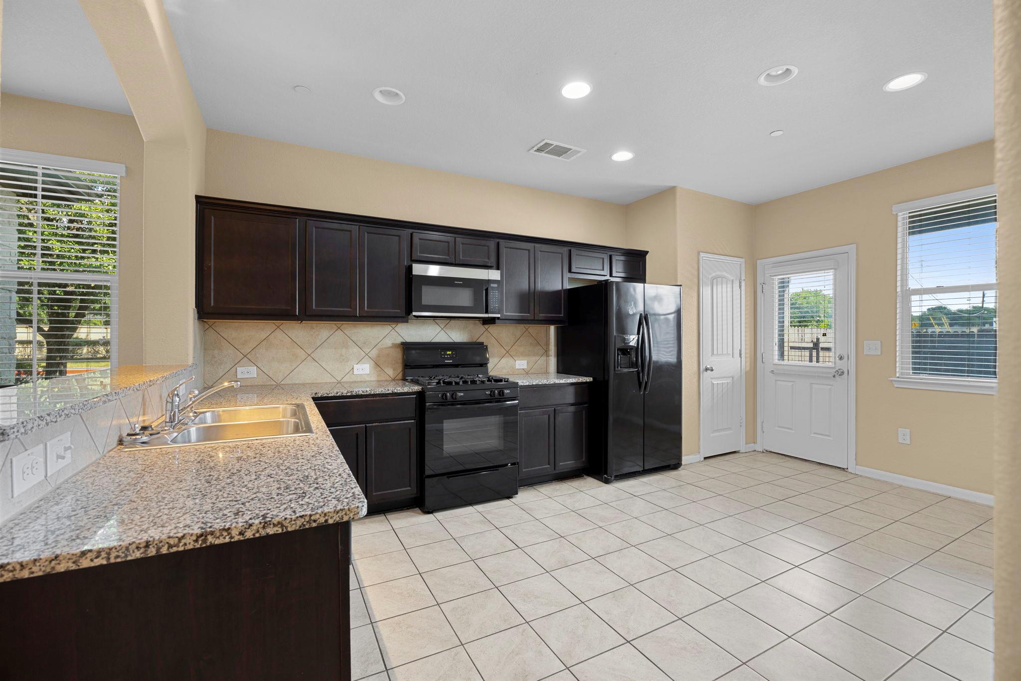2880 Donnell Dr #101 Property Photo 8