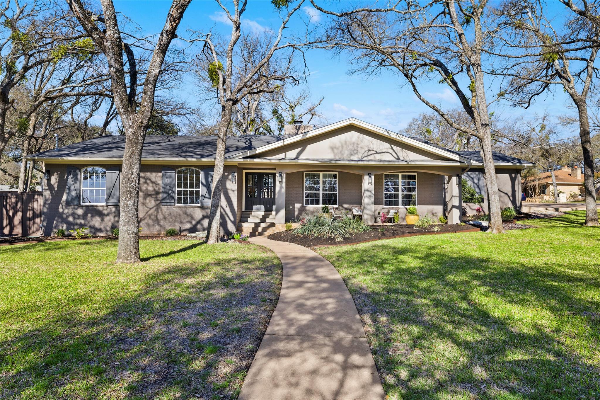 9202 Springwood Dr Property Photo