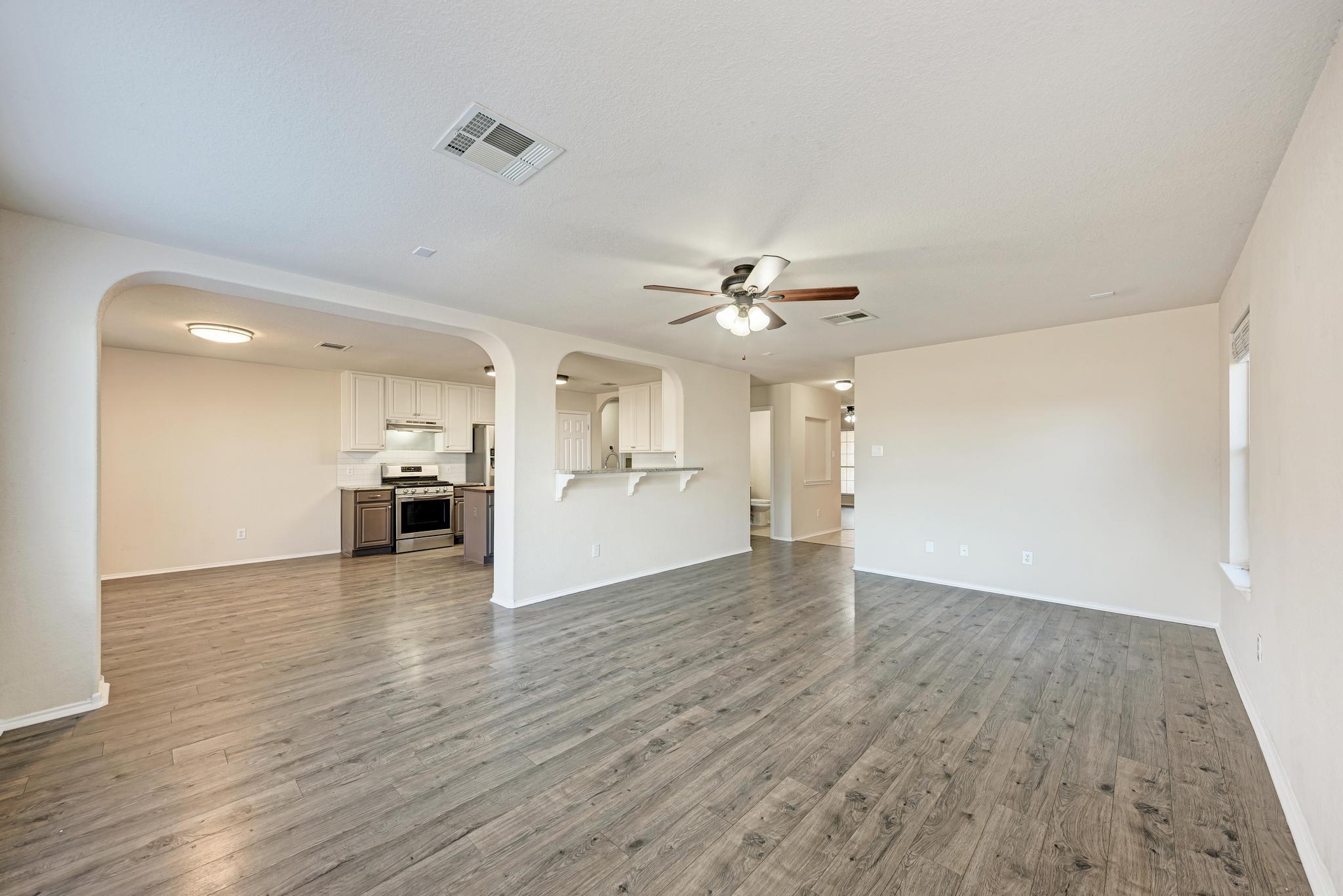 1312 Knippa Cv Property Photo 6