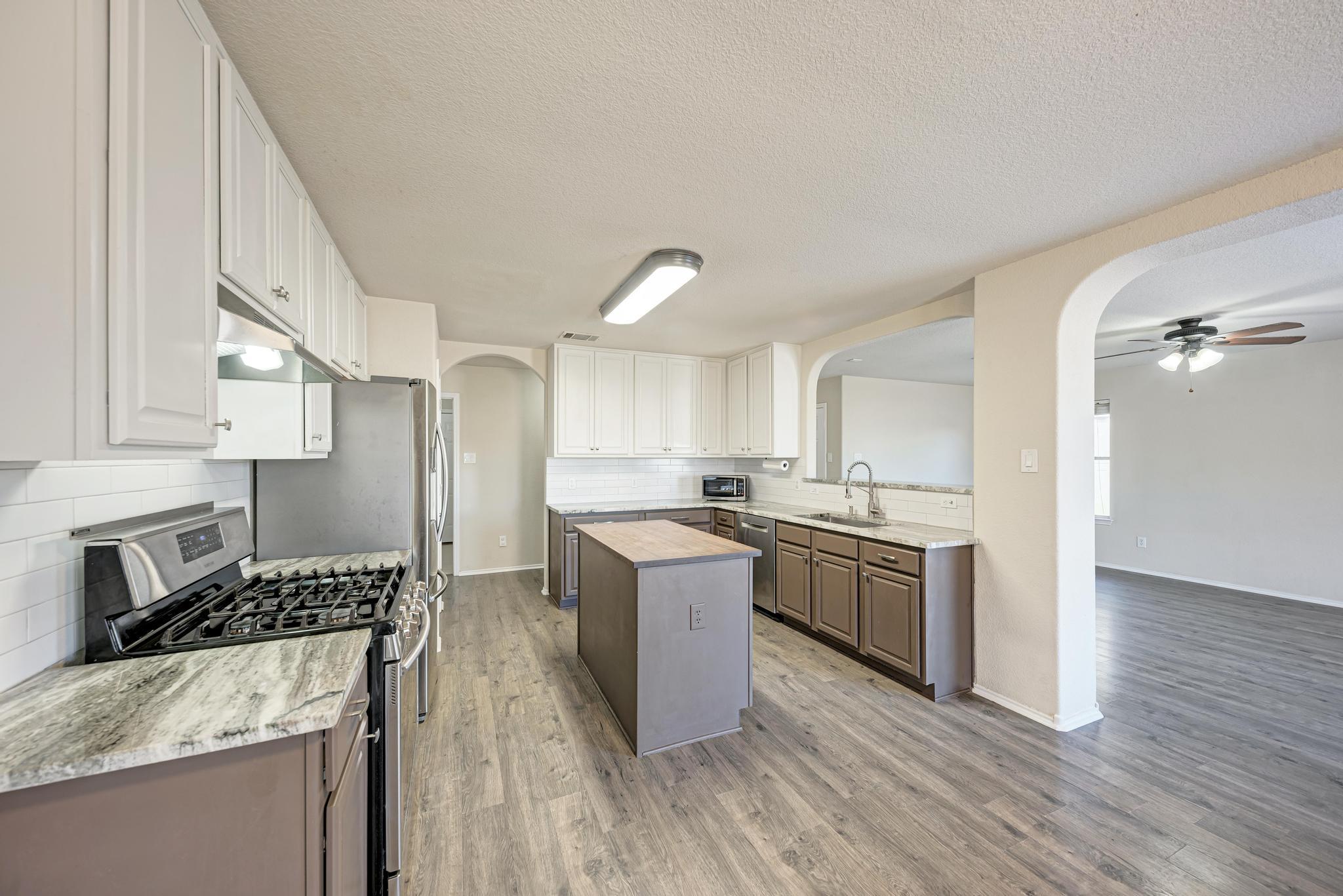 1312 Knippa Cv Property Photo 9