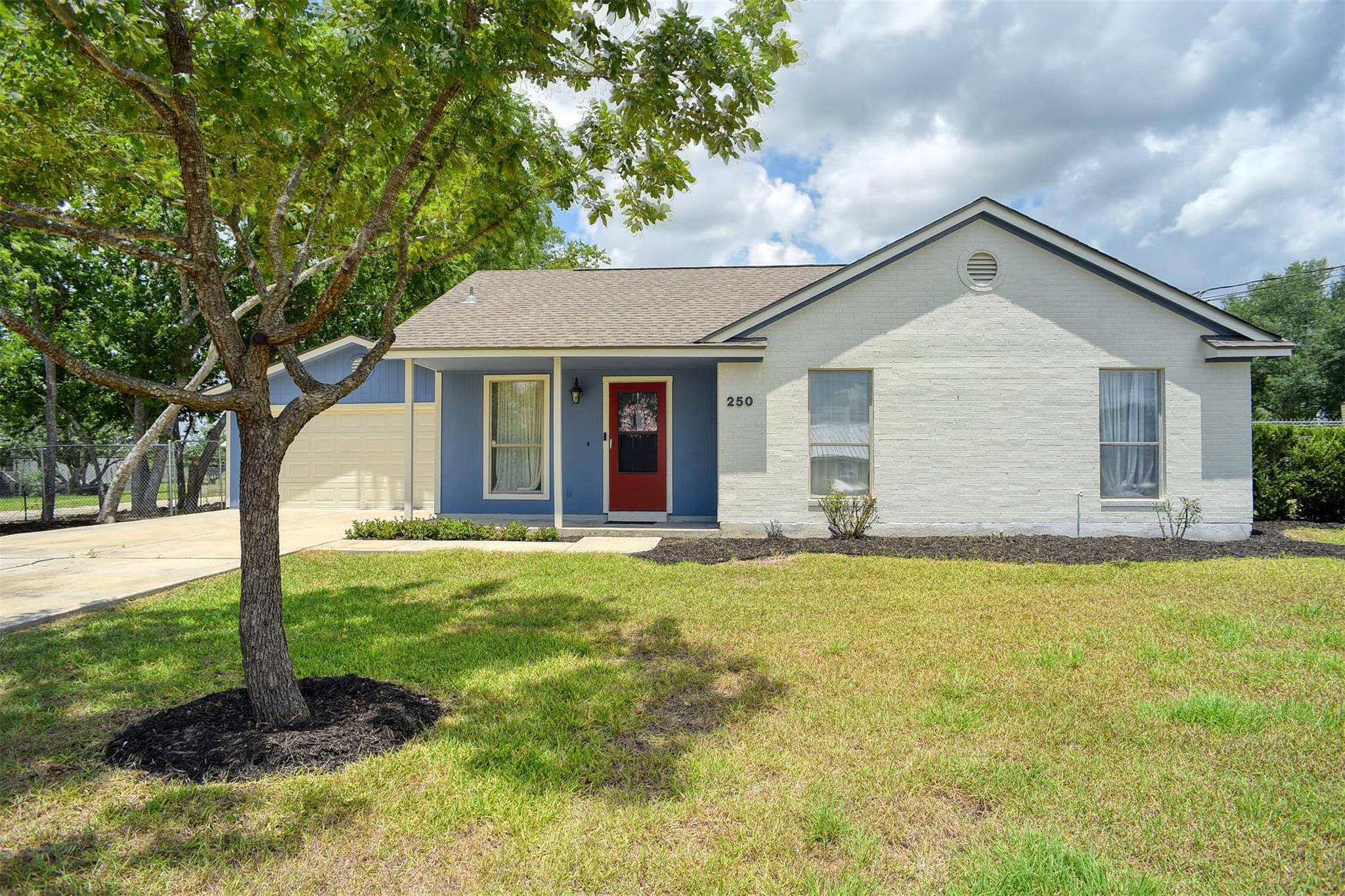 250 Shelley Ln