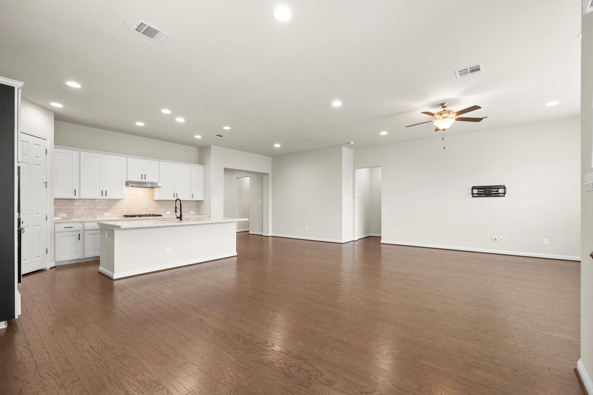 3821 Raven Caw Pass Property Photo 6