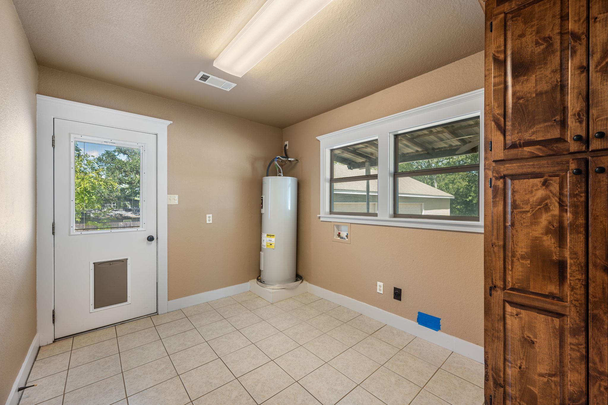 808 N Water St Property Photo 13
