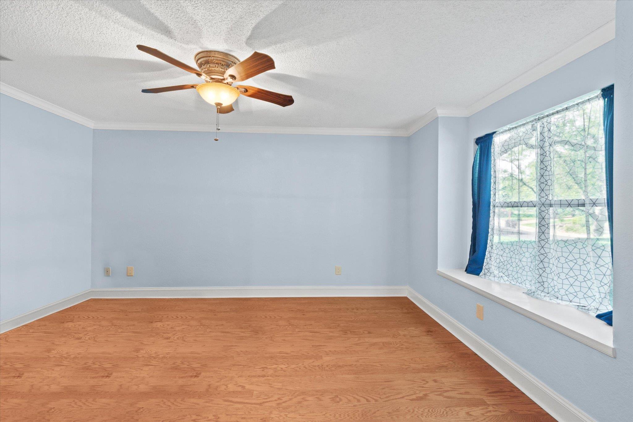 10806 Wintergreen Hl Property Photo 6