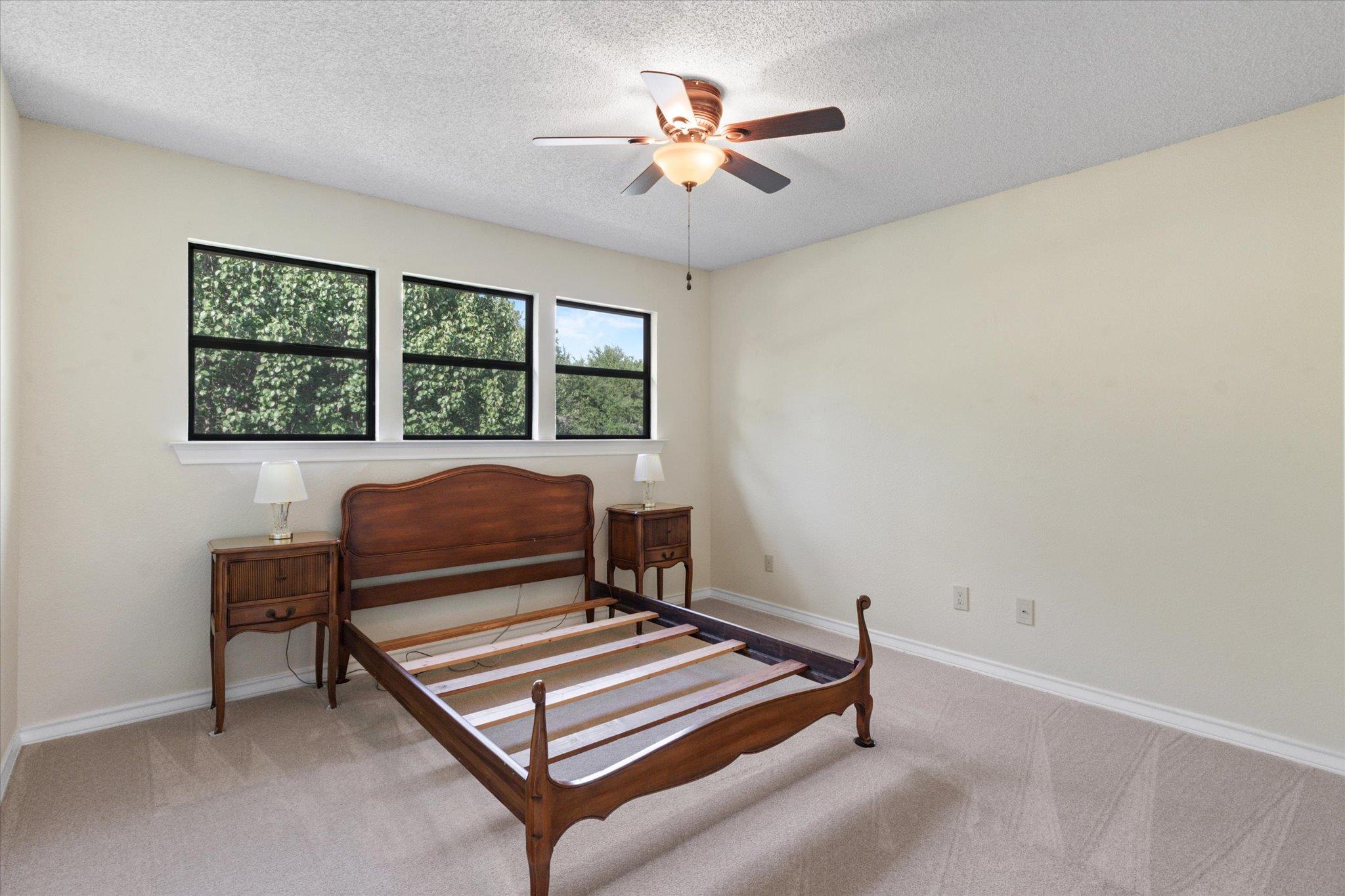10806 Wintergreen Hl Property Photo 23