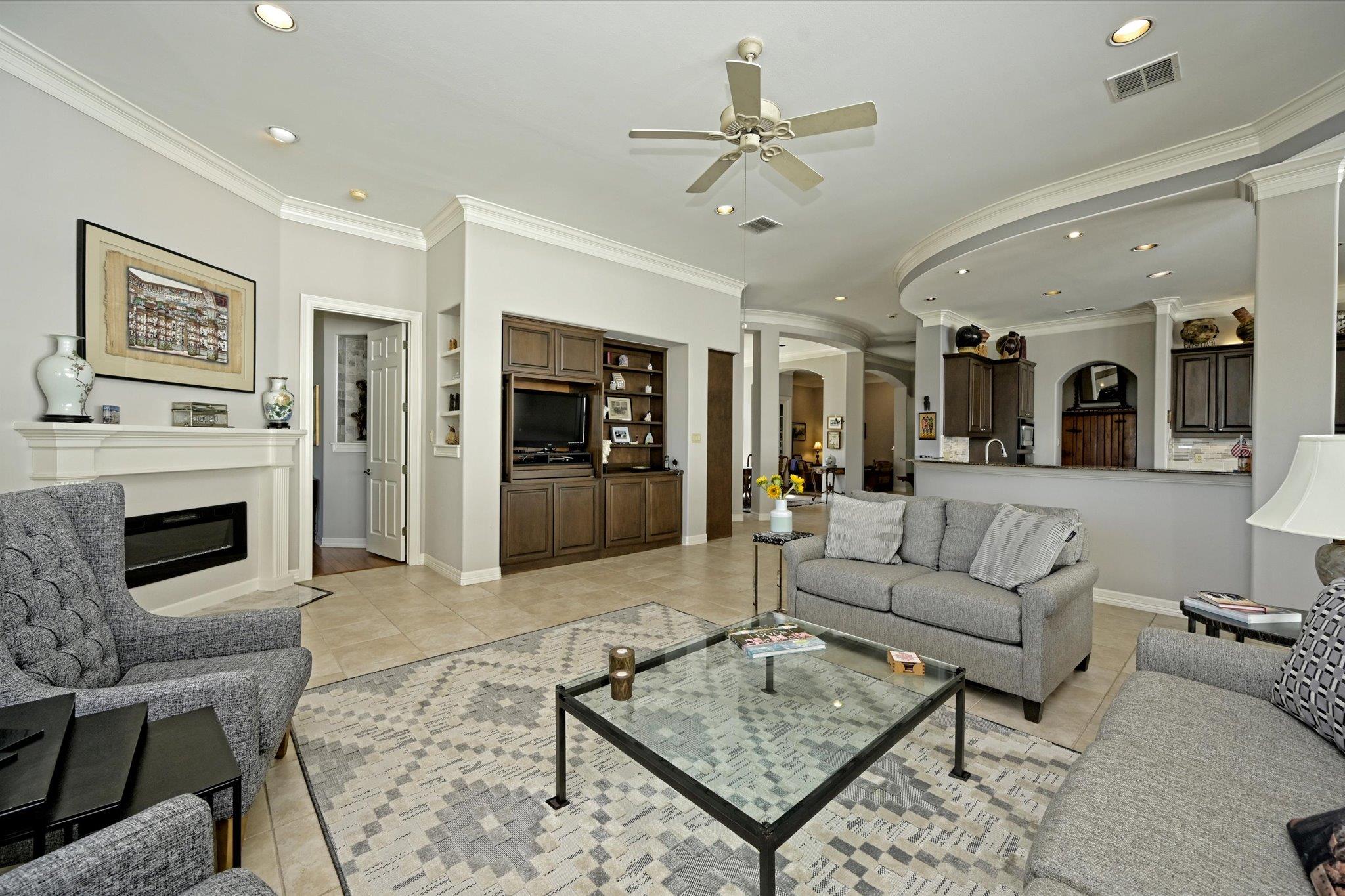 4912 Interlachen Ln Property Photo 2
