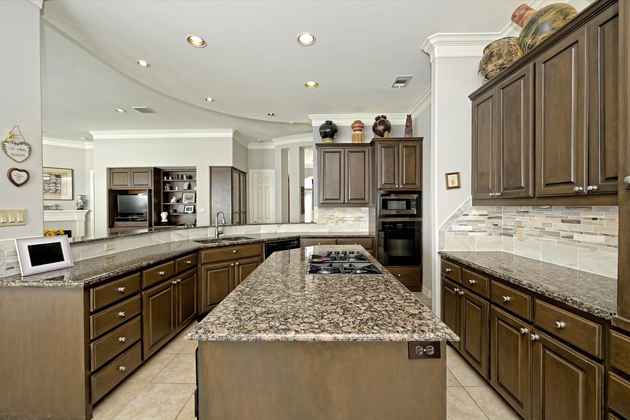4912 Interlachen Ln Property Photo 8