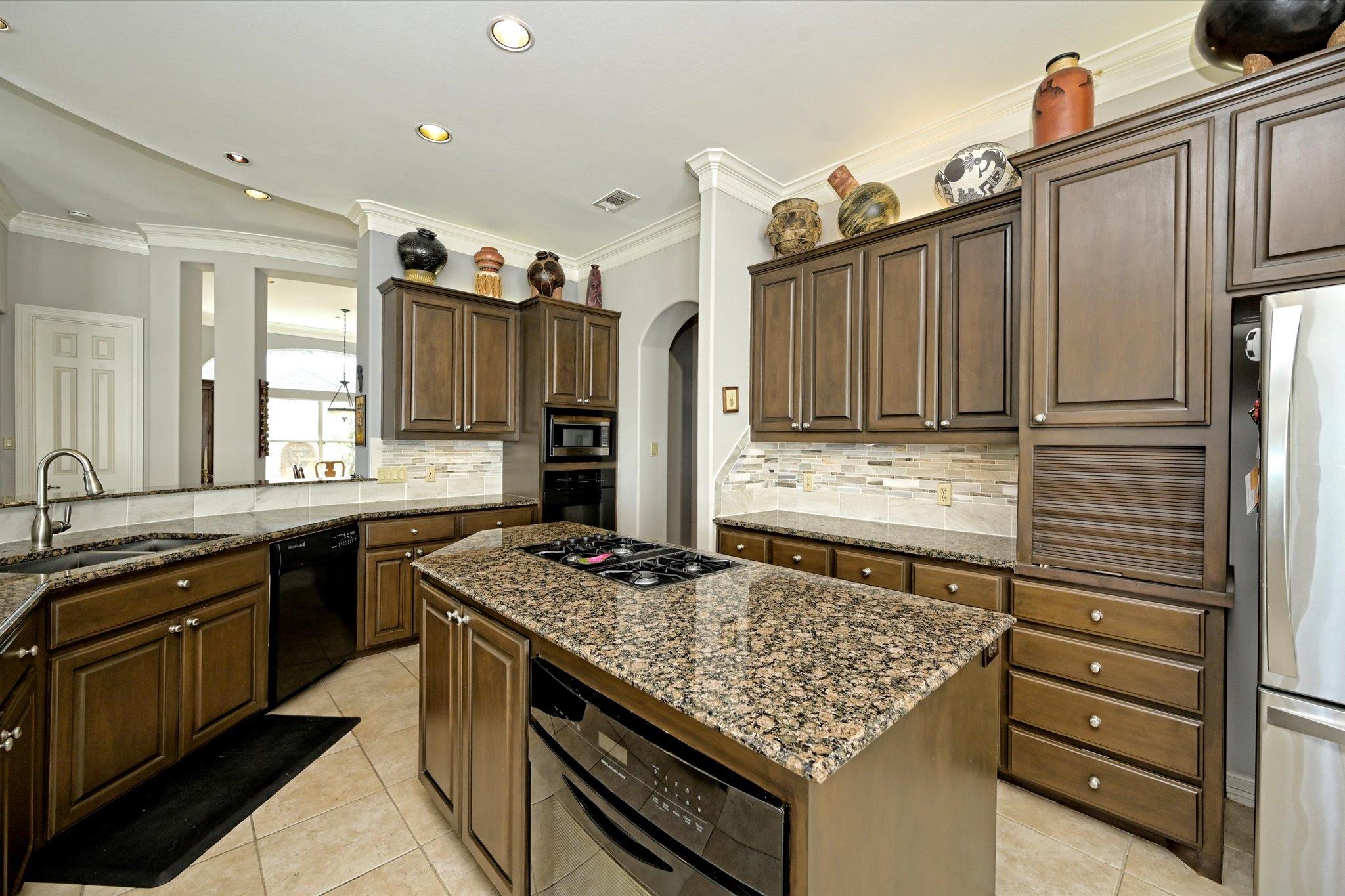 4912 Interlachen Ln Property Photo 9