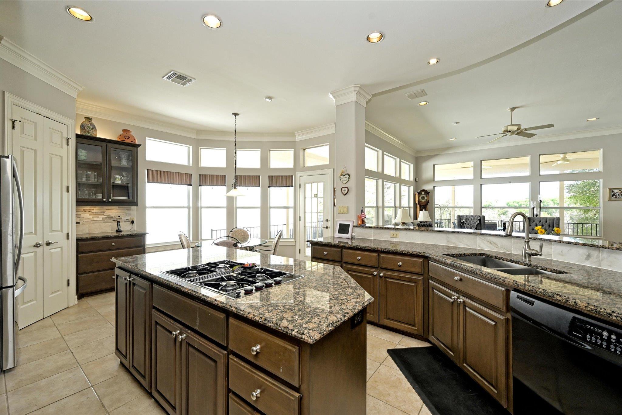 4912 Interlachen Ln Property Photo 10