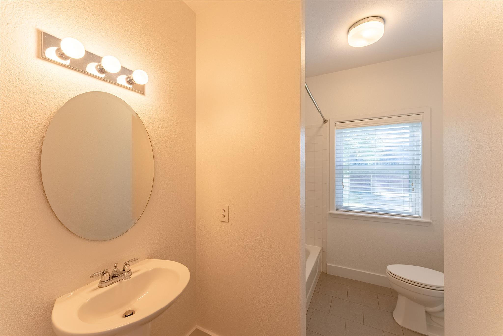 1209 E 3rd St Property Photo 14