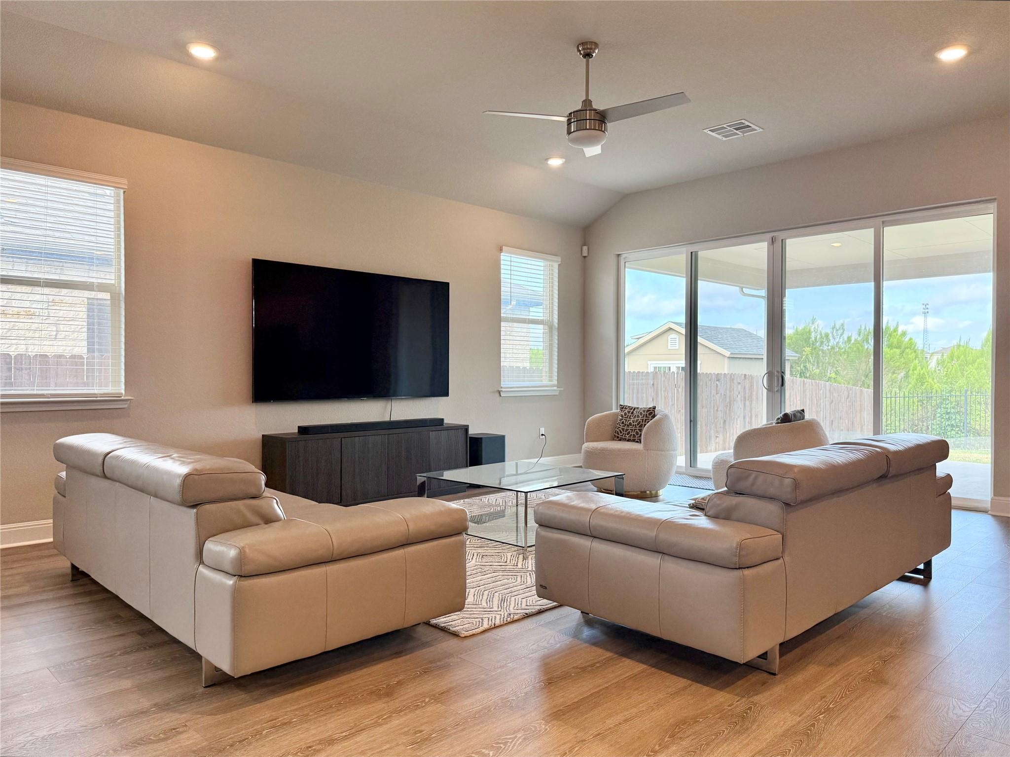 17712 Gilberto Dr Property Photo 4