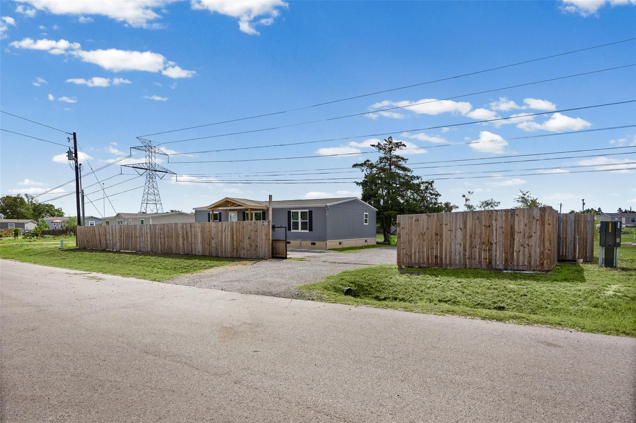 109 Zacate St Property Photo 3