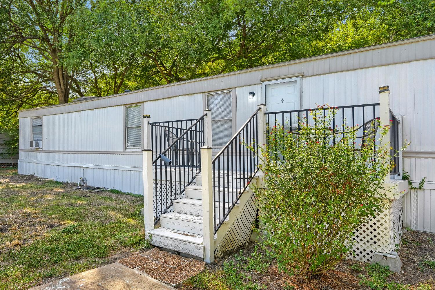 208 Circle Dr Property Photo 4