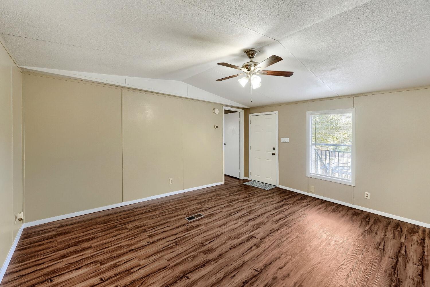 208 Circle Dr Property Photo 6
