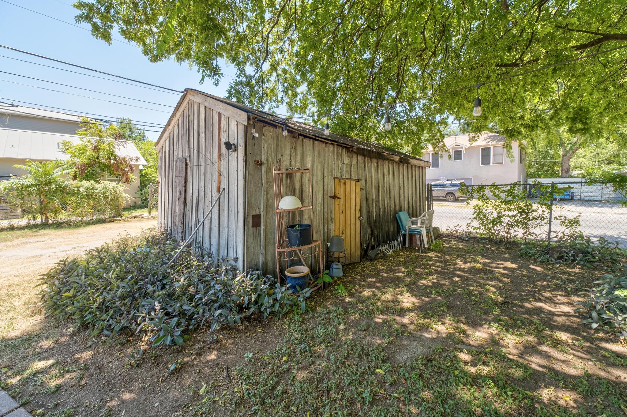 2201 E Cesar Chavez St Property Photo 8