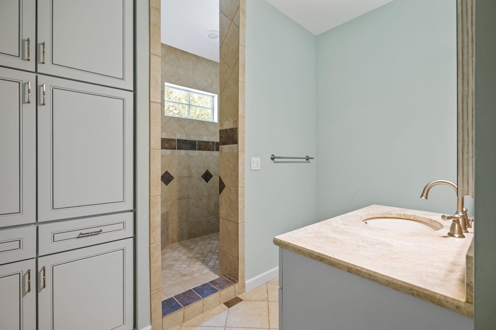 1800 Brackenridge St Property Photo 31