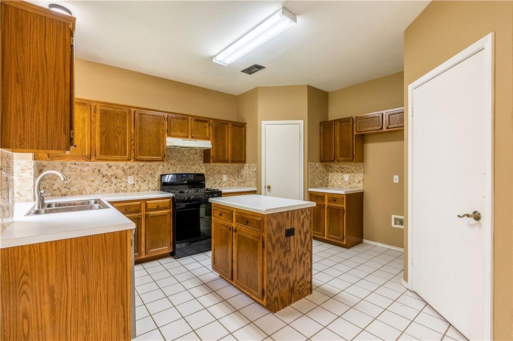 2104 Grove Dr Property Photo 7