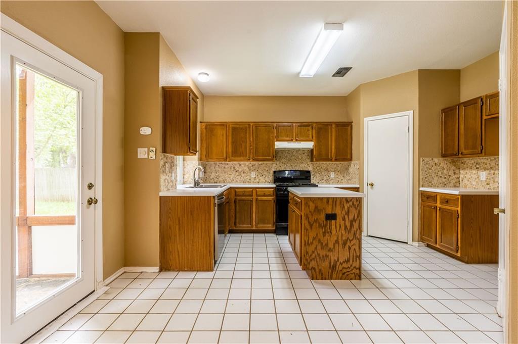 2104 Grove Dr Property Photo 9