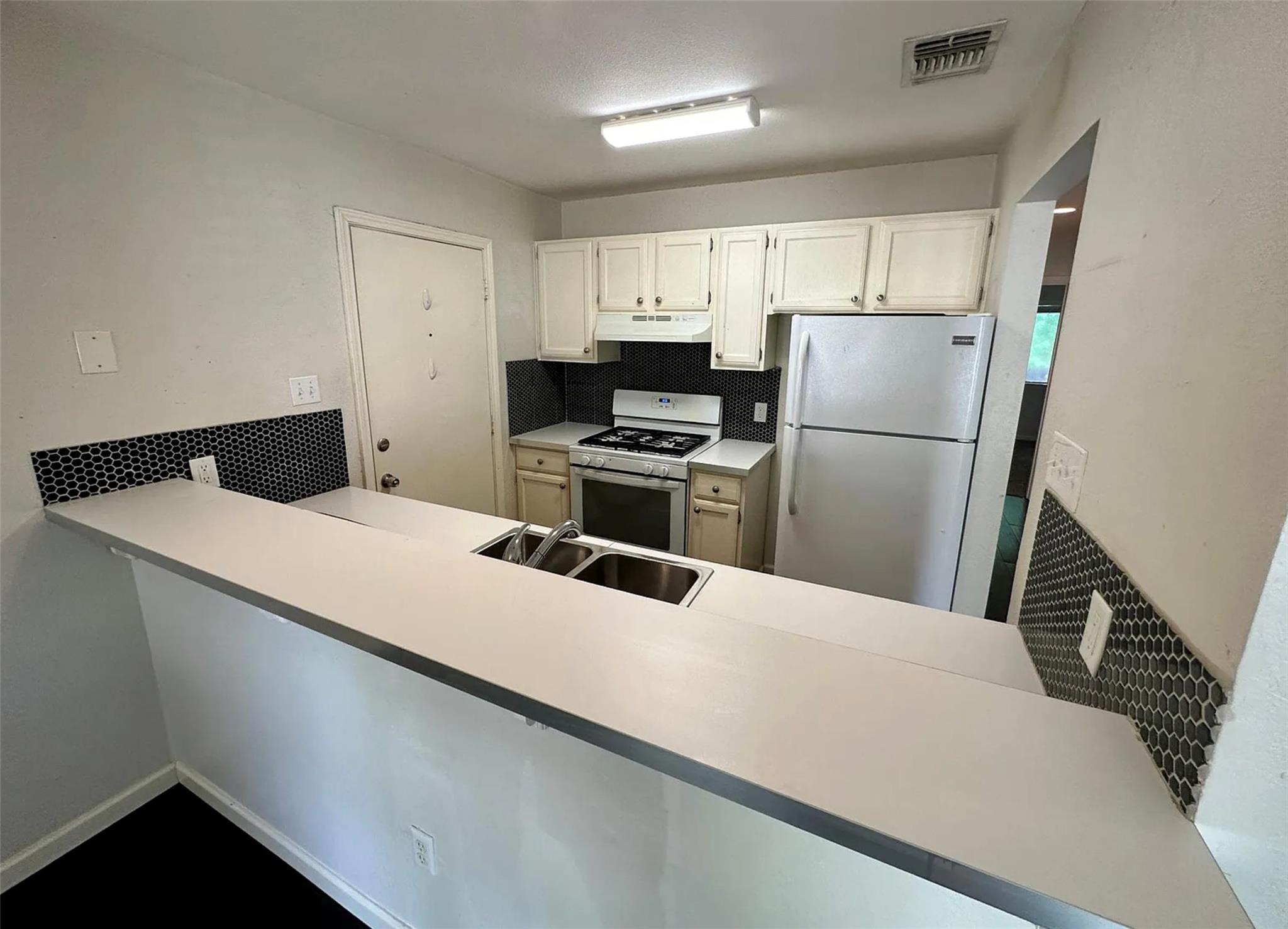 1429 Hyridge Cir Property Photo 5