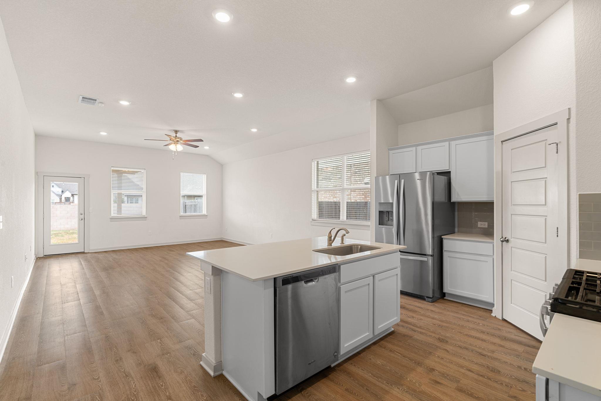 14101 Mcarthur Dr Property Photo 3