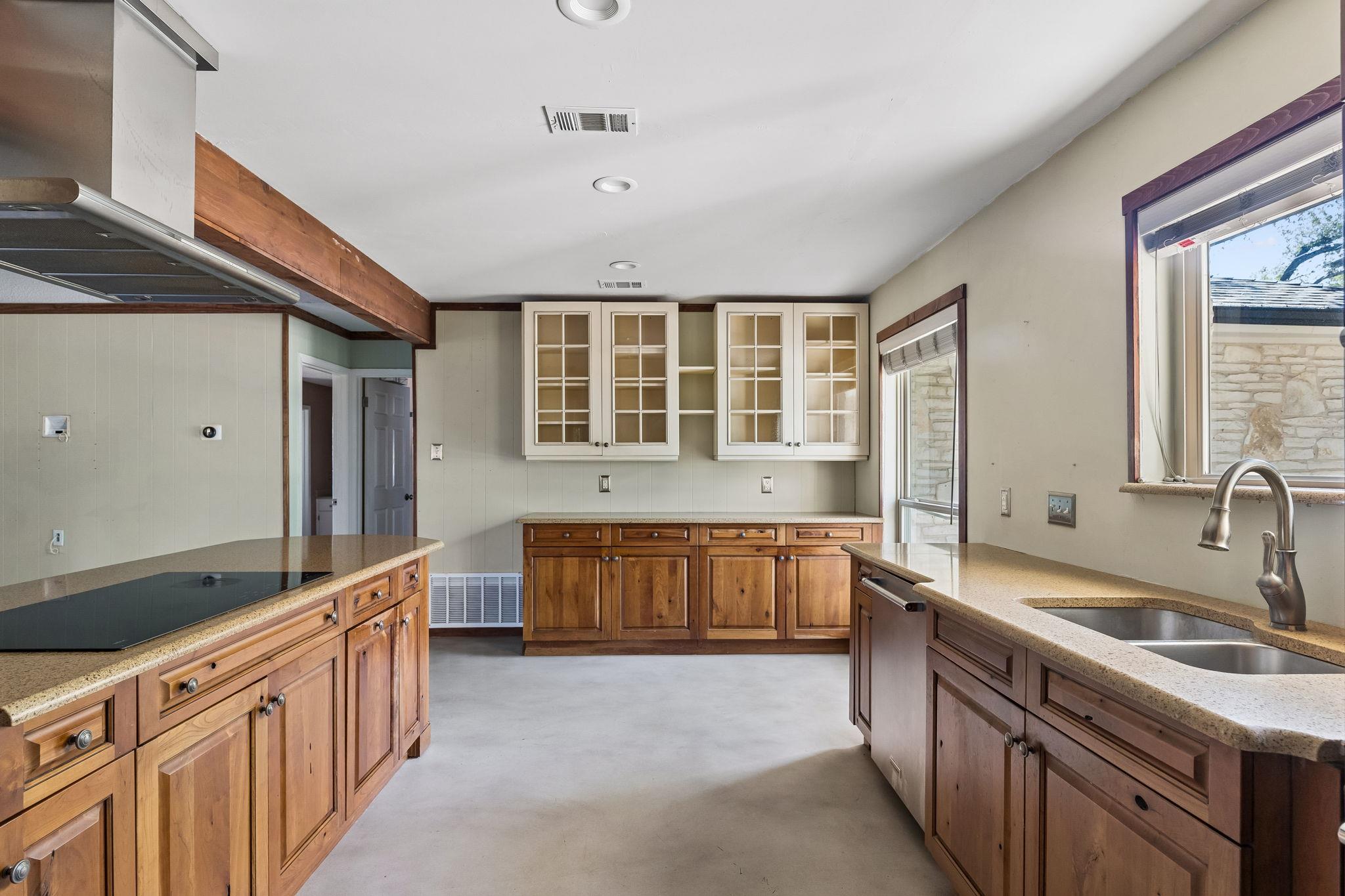 1105 N Riviera Cir Property Photo 6