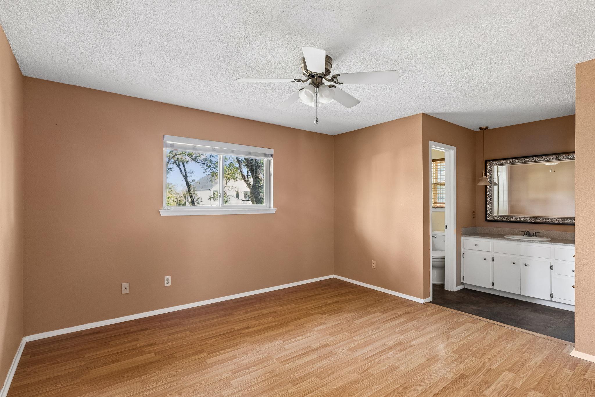 1105 N Riviera Cir Property Photo 14