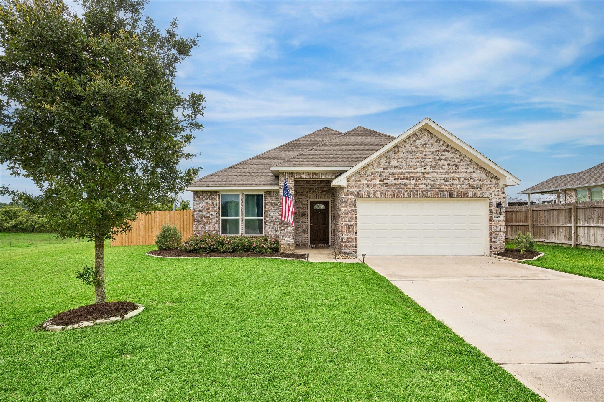 1401 Timber Oaks Dr Property Photo 1