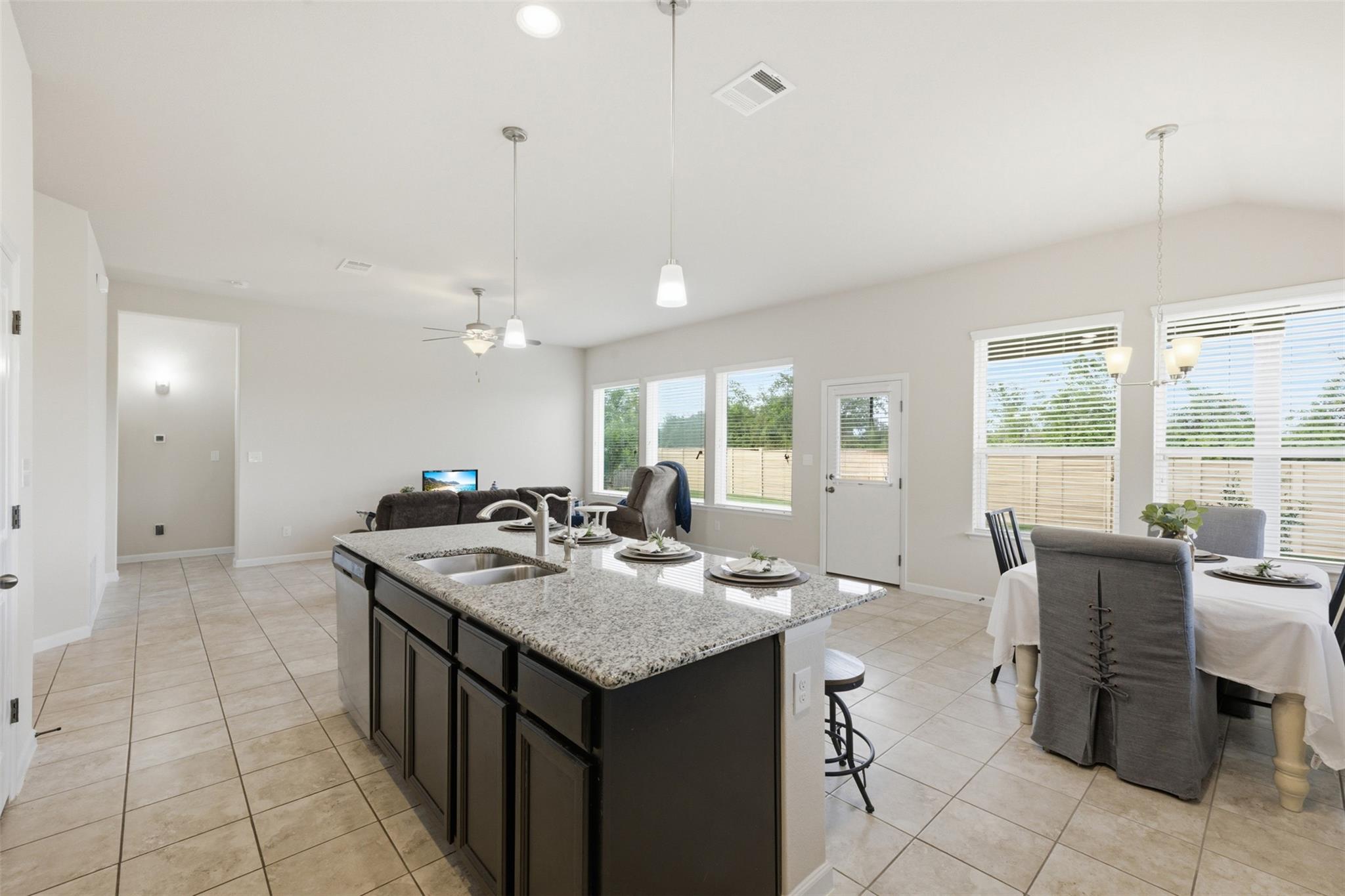 276 Gunnison Way Property Photo 8