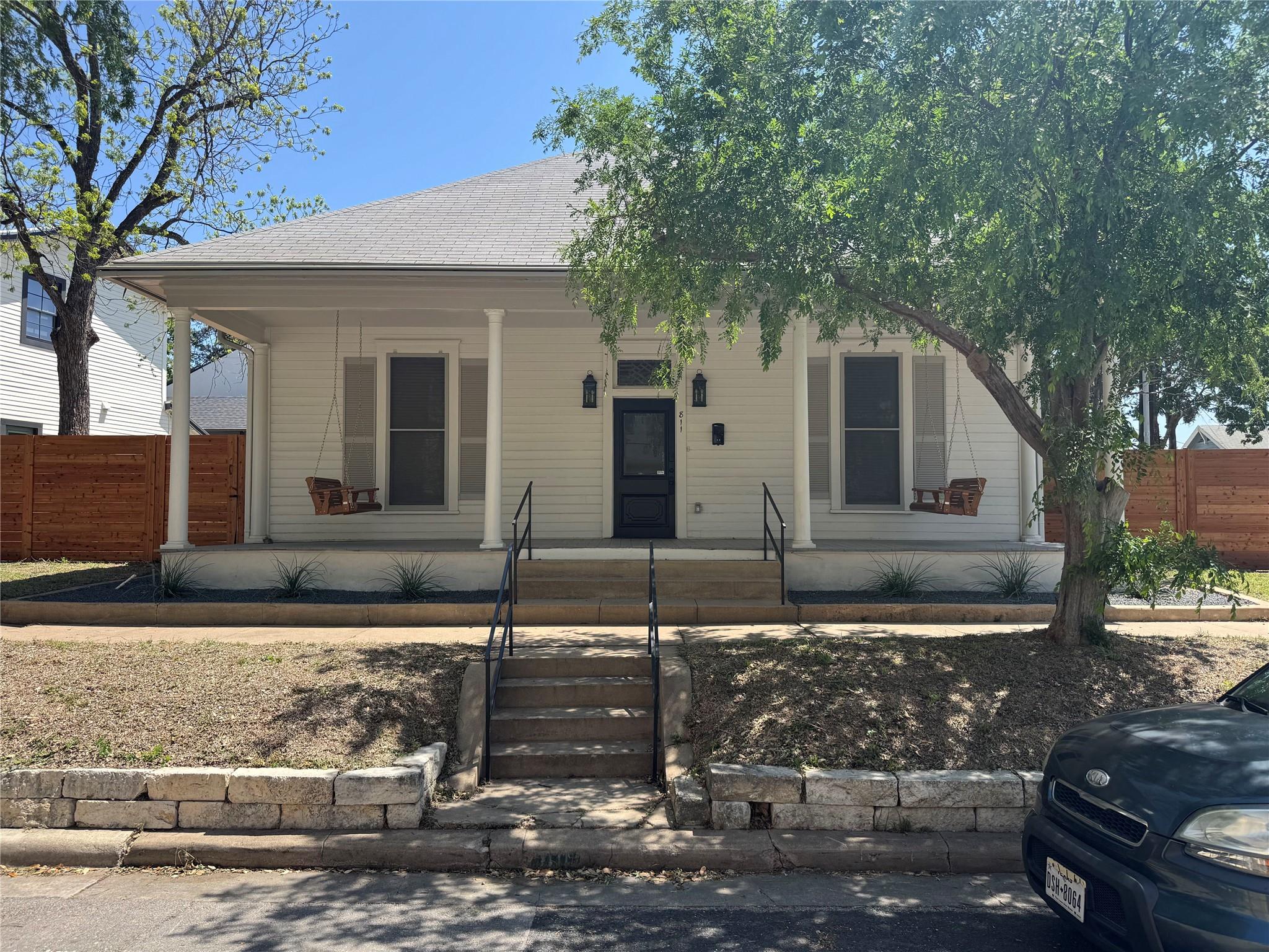 811 San Marcos ST Property Photo 1
