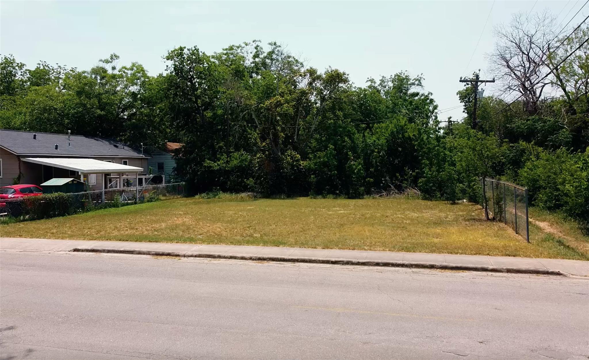 501 Lindberg Ave Property Photo 3